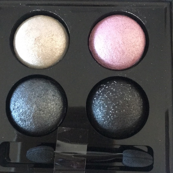 Eyeshadow Palette - Picture 2 of 3